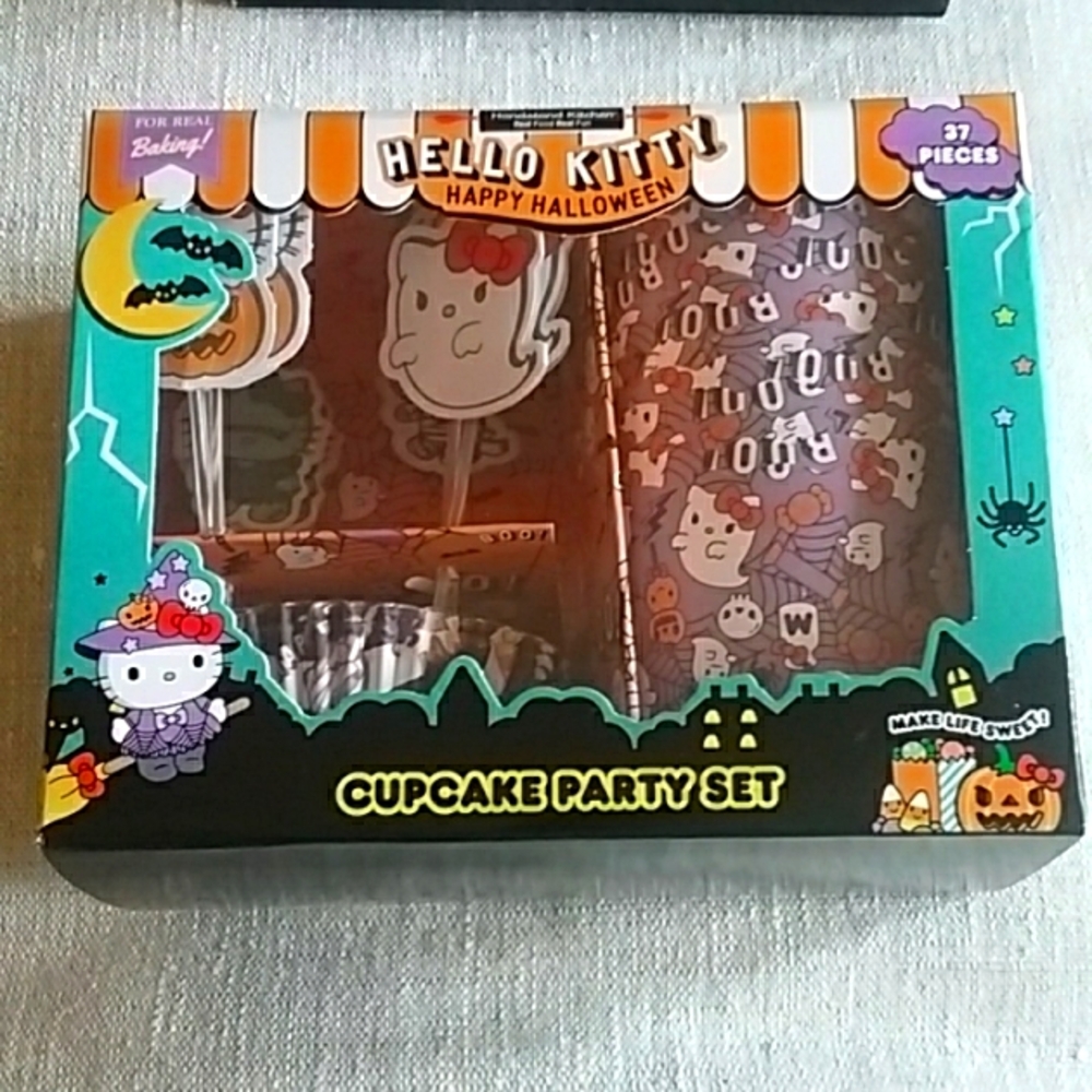HELLO KITTY CUPCAKE PARTY SET